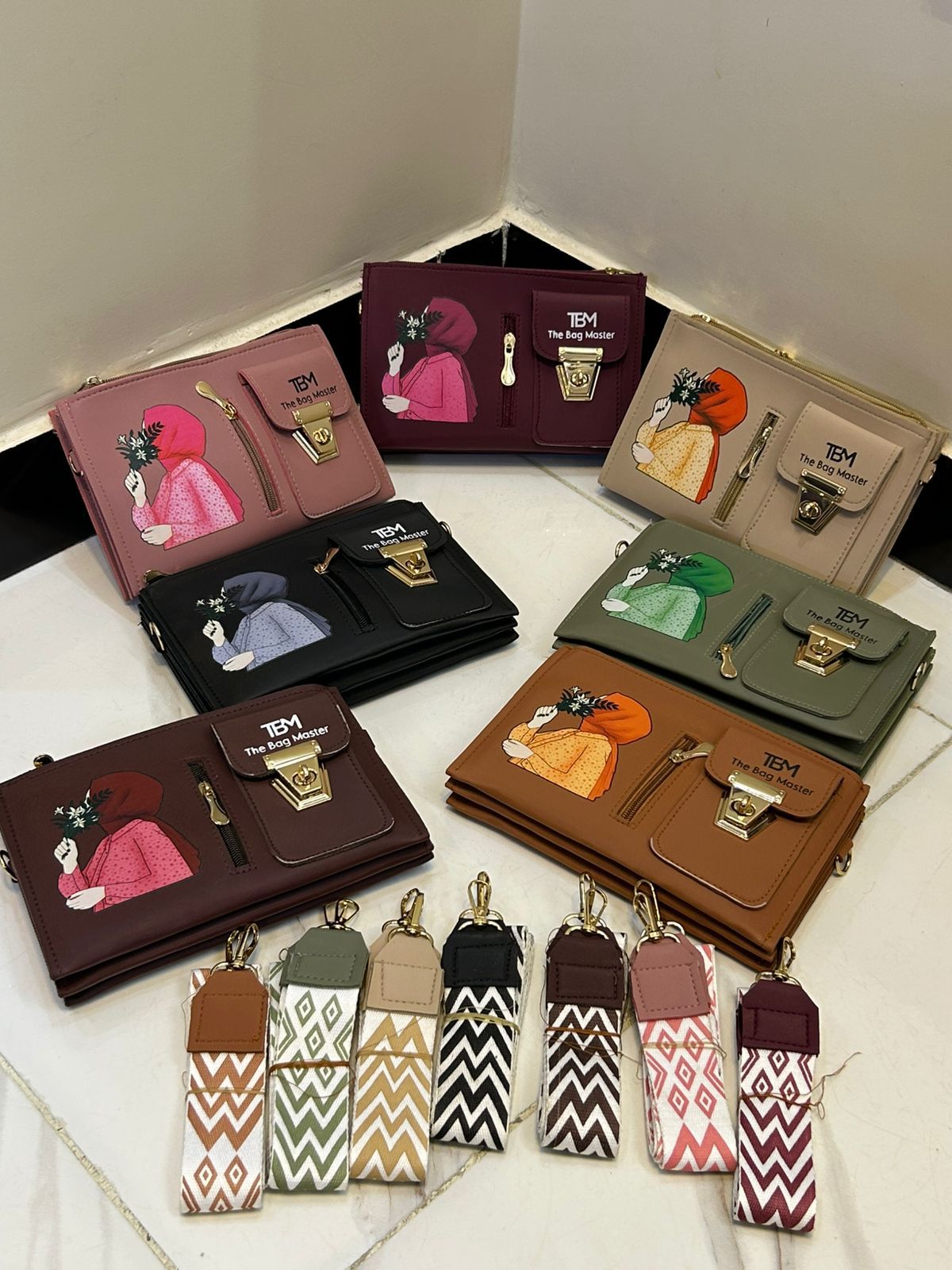 The Bag Master Signature Illustrated Multi-Compartment Crossbody Bag with Detachable Geometric Patterned Straps ( BLACK)