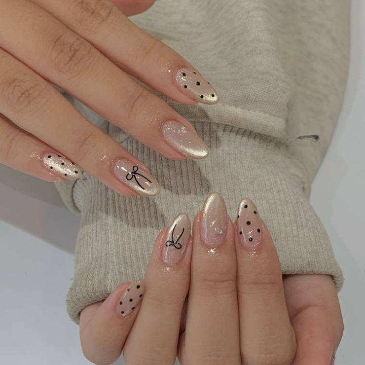 Pack of 12 - Cat Eye Nails Luminous Magnetic Effect Soft Nude Champagne Gold Almond Nails With Shimmer Polka Dots And Fine Bow Line Art (Random Design)