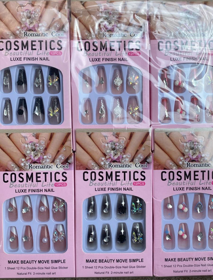 Multicolor 12 Pcs Stylish Artificial Nails Set For Fashionable Look And Easy Application (Random Design)